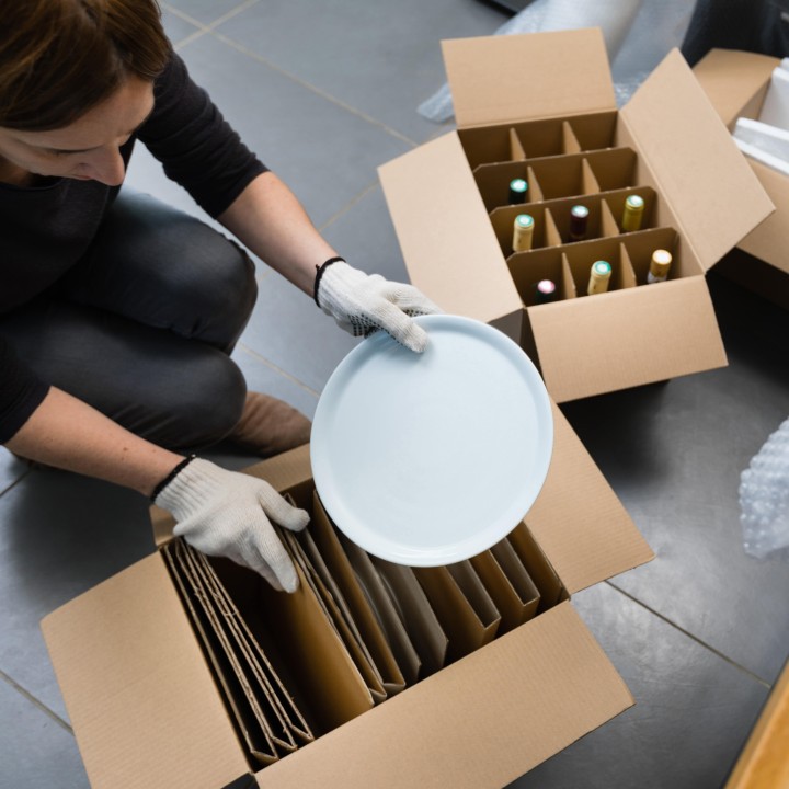 Déménagement vaisselle - Carton et compartiments assiettes